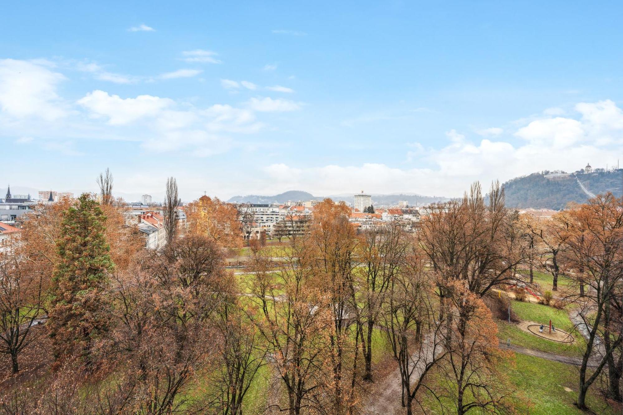 Zentrales Park-side - 2br - Free Parking - 2 Balkone Appartement *
