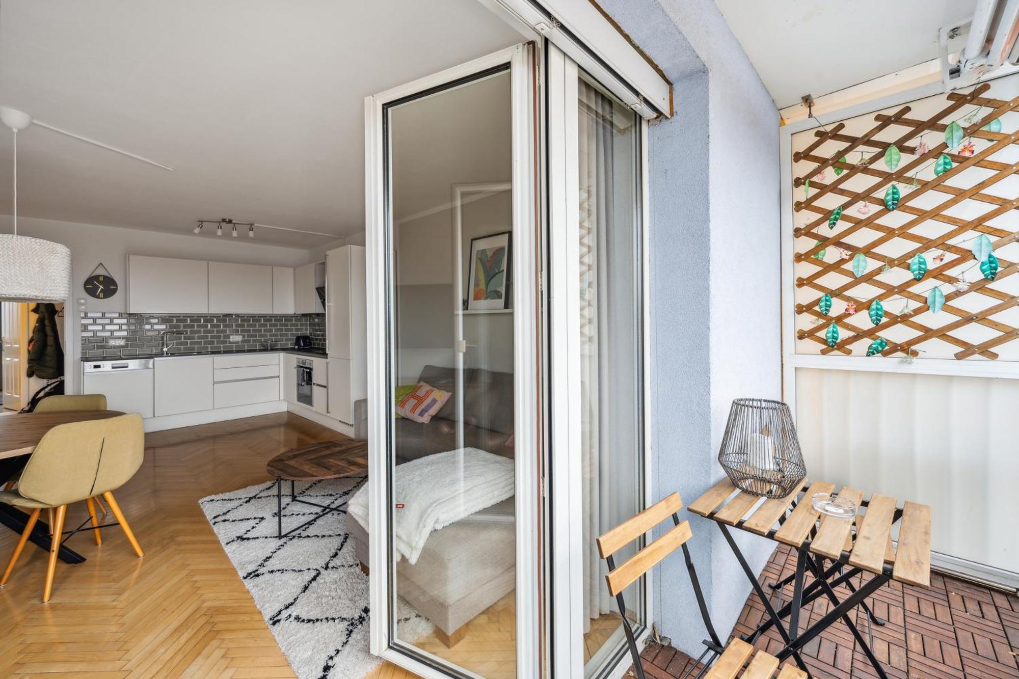 Zentrales Park-side - 2br - Free Parking - 2 Balkone Graz